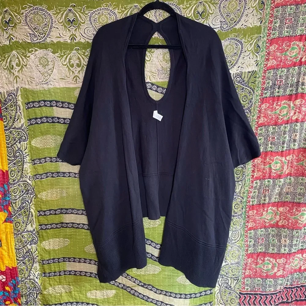 Lululemon Black Key to Warmth Short Sleeved Wrap One Size Fits All